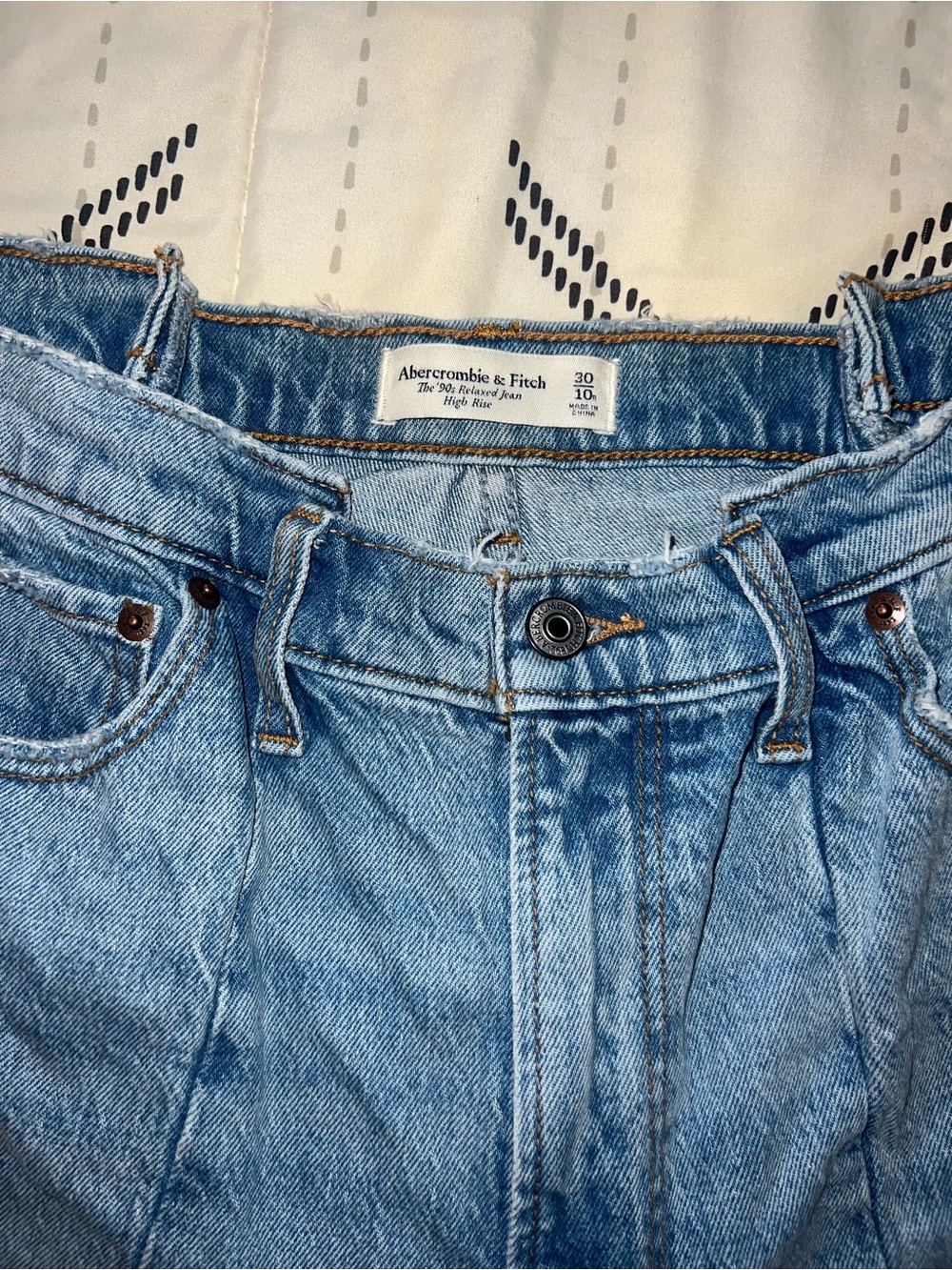 Abercrombie “The 90’s Relaxed Jean”. Size 30. Only worn once or twice. - Picture 2 of 3
